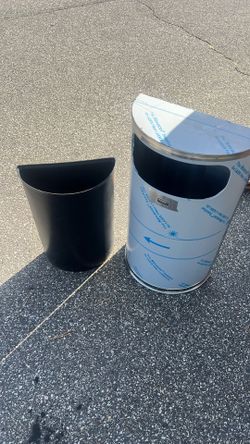 Rubbermaid Garbage Pail