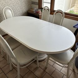 White Kitchen/Dining Room Table w/chairs