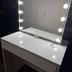 White Vanity  Mirror With Desk