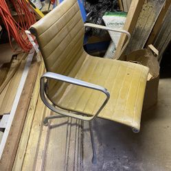 Herman Miller Eames Aluminum Group Chair