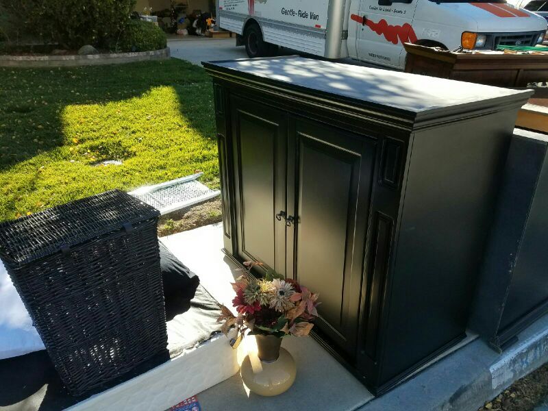 Free furniture, curb alert!