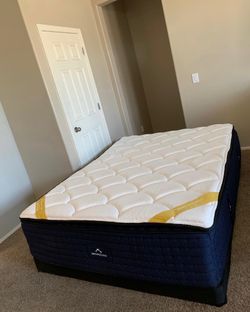QUEEN BROOKLYN BEDDING MATTRESS AND FREE BOX SPRING