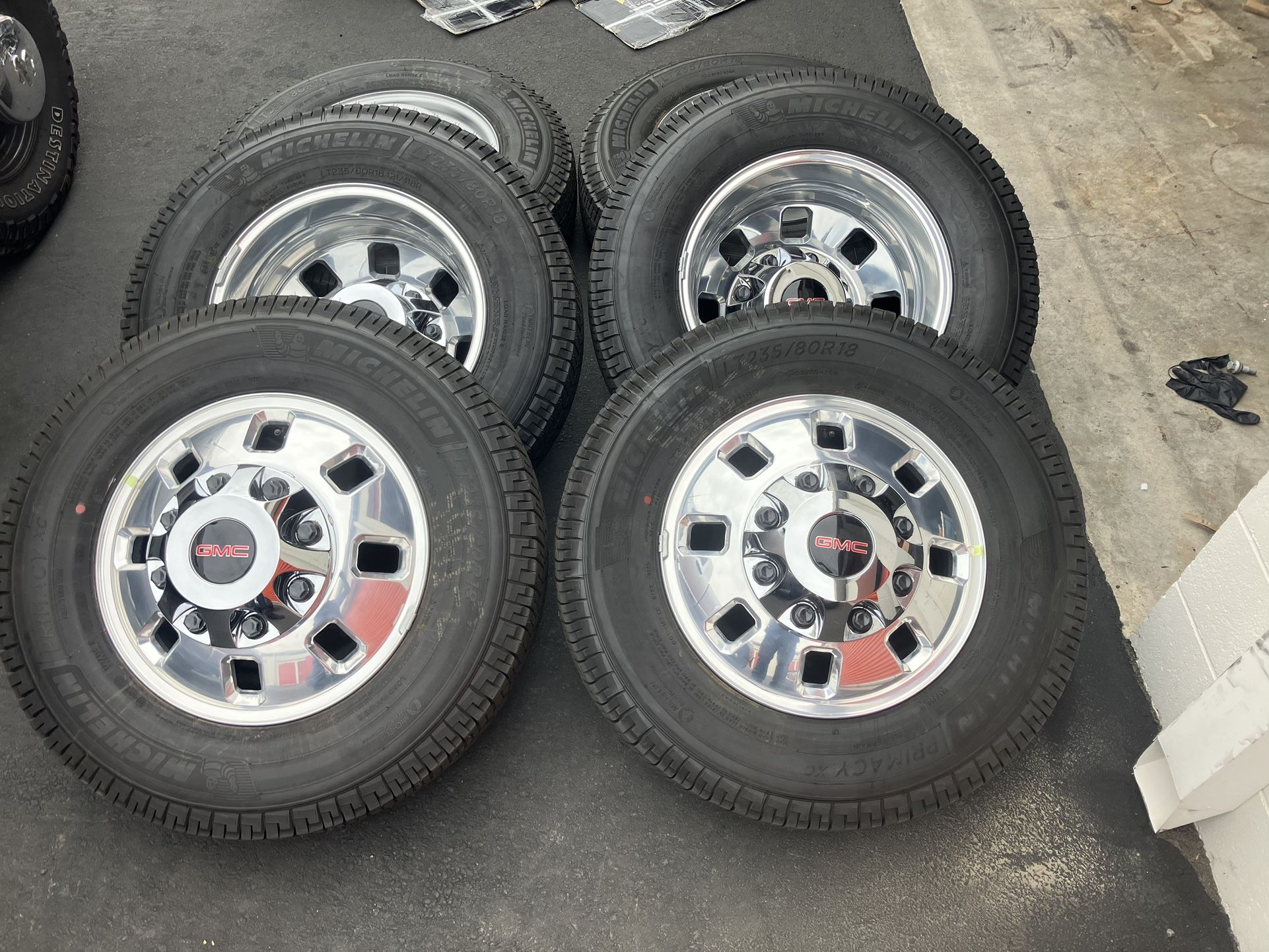 Set 2024 GMC Sierra 3500 OEM Dually wheels tires Michelin TPMS Lugnuts 2011-2024
