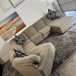 * Like New * Ashley Furniture 6pc Modular Gray Sectional Sofa ( Free Delivery )