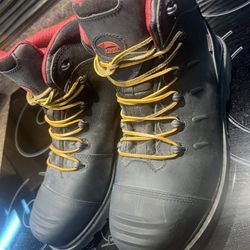 SNOW / Avenger work boots, size 11.5, waterproof, carbon microfiber, great wearability, super sturdy yet comfortable with heavy duty padding, demo, $1