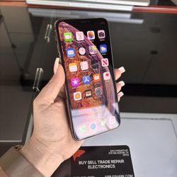 Apple iPhone Xs Max 64GB unlocked to any company! 90 day warranty! We offer financing!