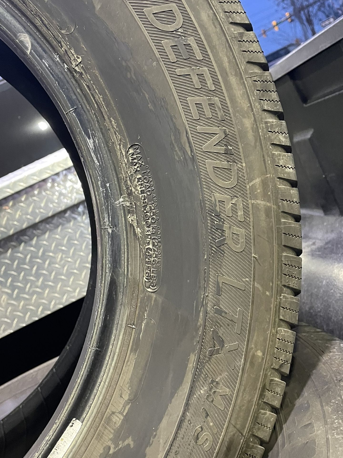 275/65R18 Michelin Defender LTX 2 Tires