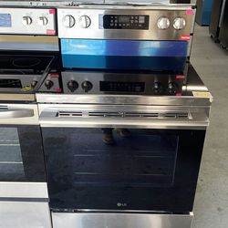 LG Electric stove glass top with air fry