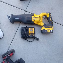 DeWalt  Flex Volt Variable Speed Reciprocating Saw