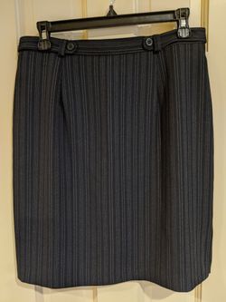 Suzy Petites Skirt Black w/ Gray Stripes, Knee Length Pleated Size 10, NWOT