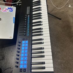 Novation Launchkey 61 MIDI Keyboard 