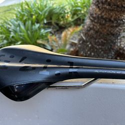 Fizik Antarez vs Bike Saddle