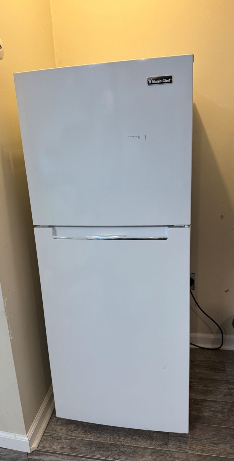 Magic Chef Fridge & Freezer