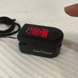 Newbrand Zacurate Pro series 500dl Fingertip Pulse Oximeter Blood Oxygen Saturation Monitor With Silicon And lanyard Cover With Batteries