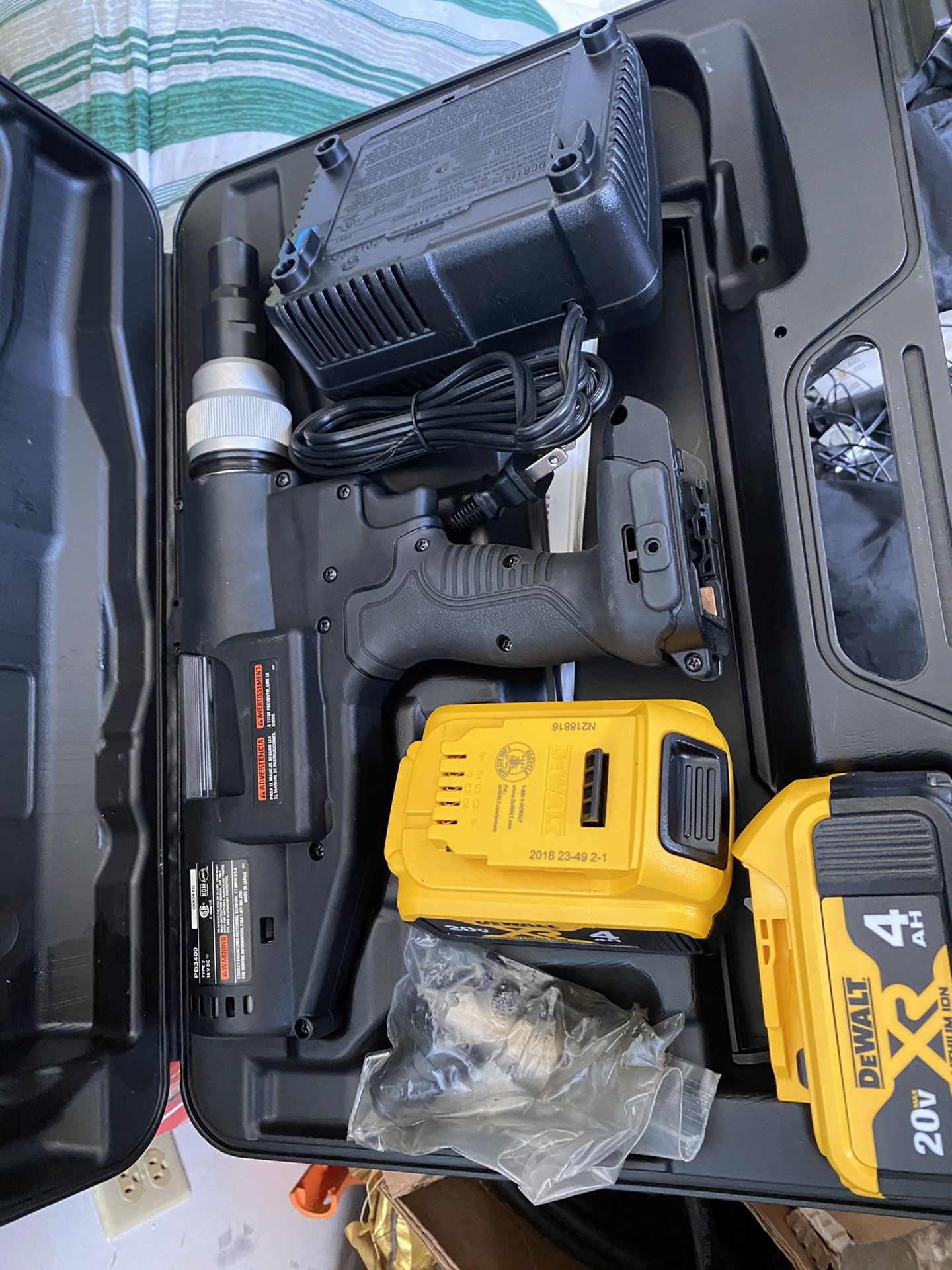 Pop PB3400 Cordless Rivet Tool