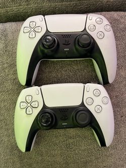 PS5 controllers