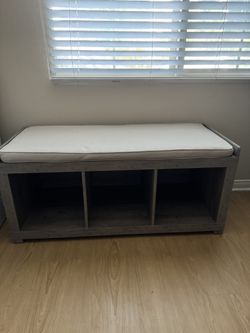Cushioned Storage Entryway Cubby Bench
