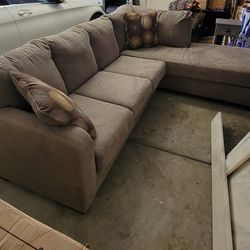 Great Comfortable Clean Sectional Sofa Set