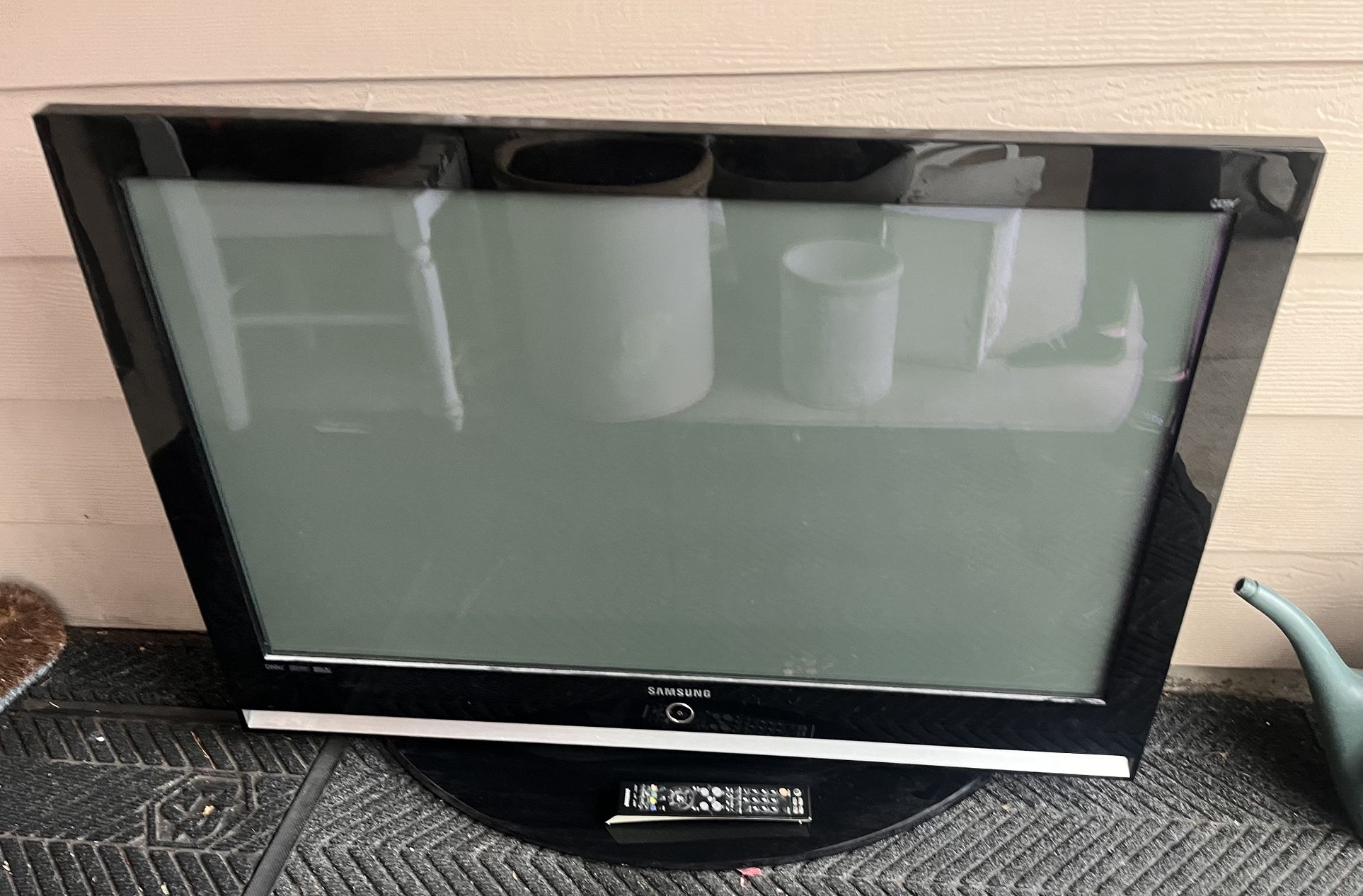 Free TV: Need Gone Today!! 