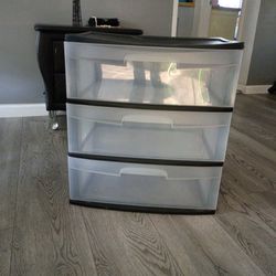 Plastic shelf containers