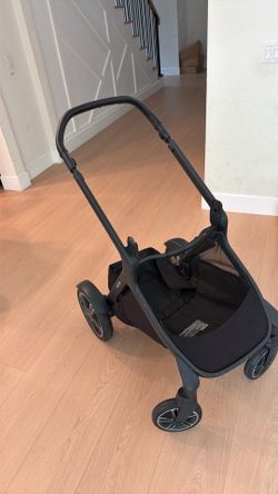 Nuna Demi Grow stroller $350 comes with extra child seat