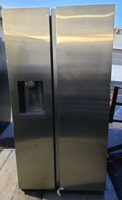 Stainless Steel Side-by-Side Refrigerator with Ice https://offerup.com/redirect/?o=RGlzcGVuc2VyLkRlbGl2ZXJ5+warranty