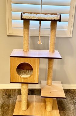 Cat Tree Tower In Good Condition