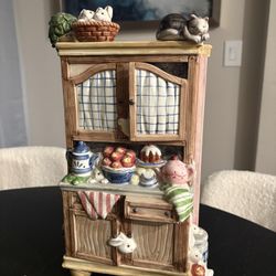 Highly Collectible 1993 Fitz & Floyd Planter/Vase 12.5” High