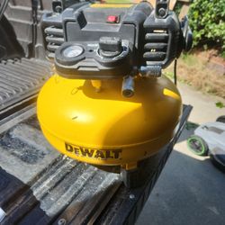 Dewalt Compressor 6 Gal  165 Psi