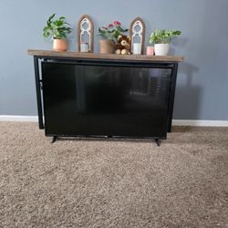 43" LG TV