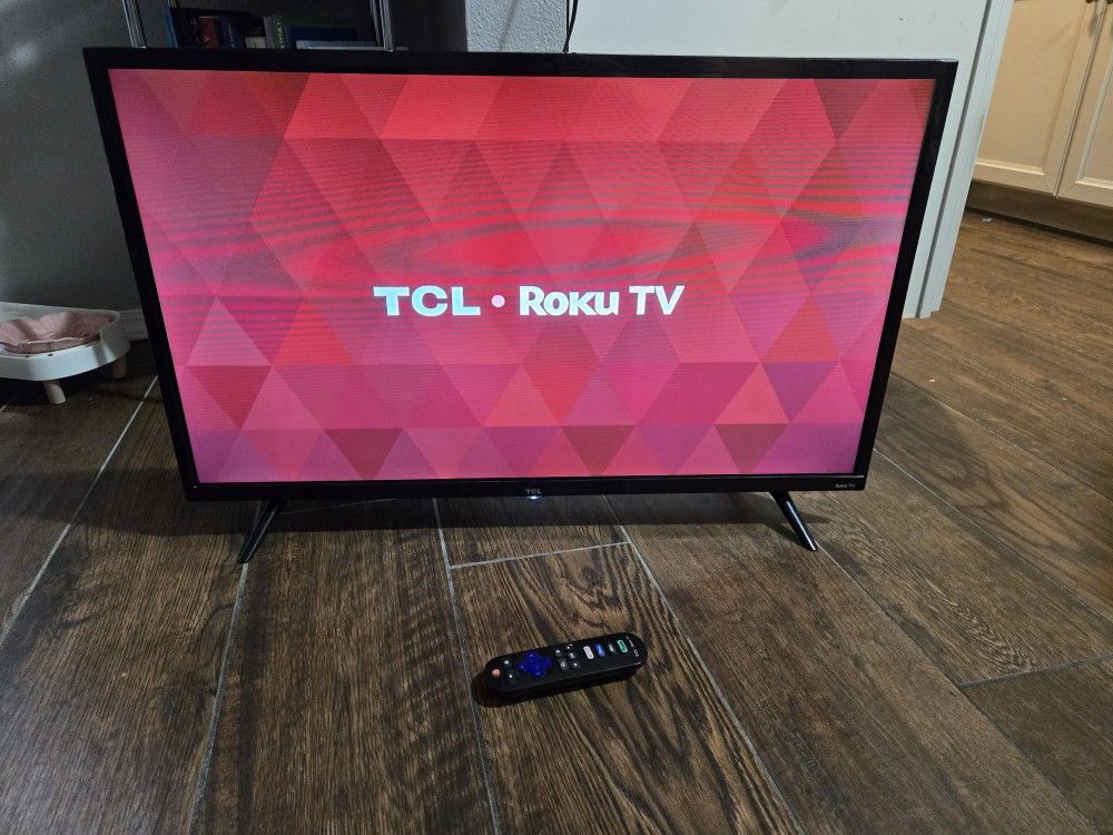 32 Inch TCL Roku Smart TV 720p With Remote