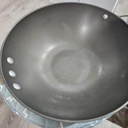Great condition 11in Calphalon deep saute skillet/wok.