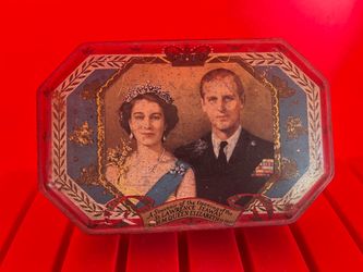 1959 Queen Elizabeth II St. Lawrence Seaway Souvenir Tin