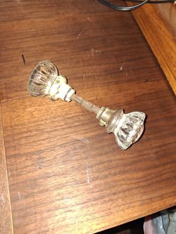 ANTIQUE CRYSTAL DOOR KNOBS, PERFECT CONDITION JUST DIRTY.  NO CHIPS OR CRACKS OR SCRATCHES 