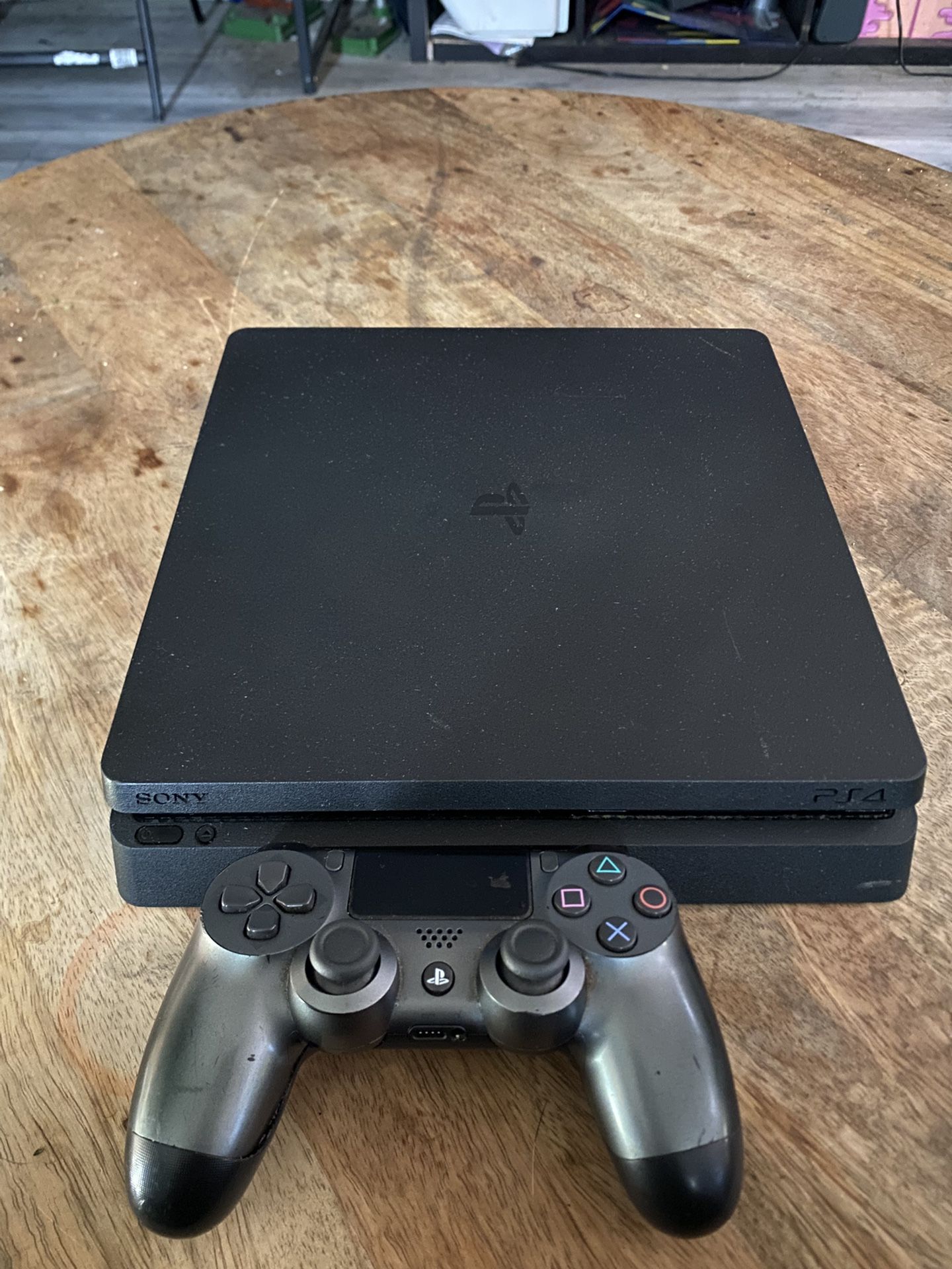PlayStation 4 (PS4)
