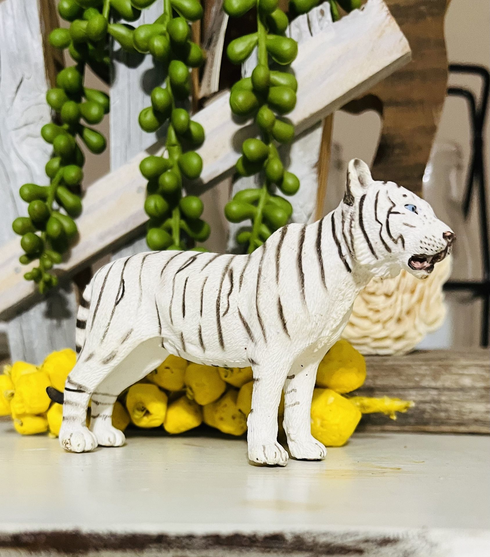 RETIRED Schleich White Tiger Figure