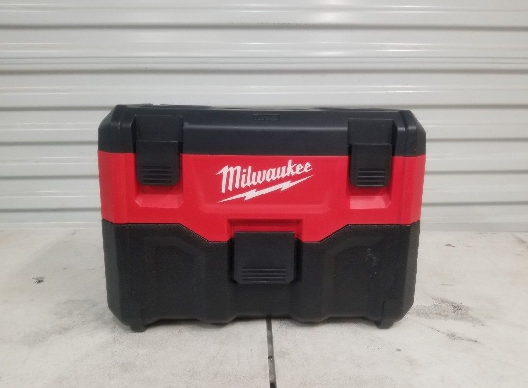 Milwaukee M18 2gal Vacuum  0880-20