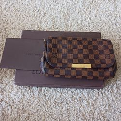LOUIS VUITTON PURSE 