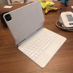 Apple Magic Keyboard For 11" Ipad Pro 5th Gen - White
