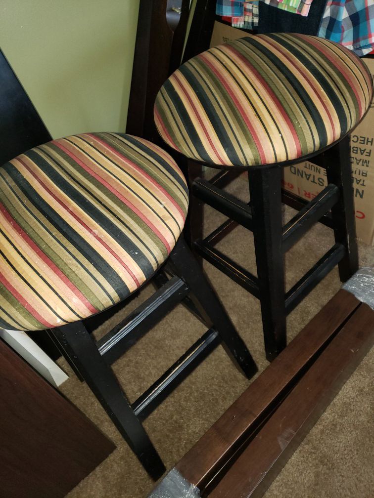 2 stools. 24" HEIGTH. WOODEN
