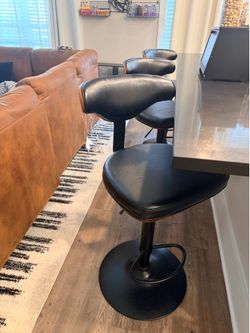 Set of 3 Ashley Furniture Bellatier adjustable swivel barstools