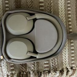 Sony headphones WH-1000MX5