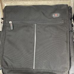 Swiss Army Victorinox Laptop Messenger Travel Bag Canvas 16" Shoulder Strap