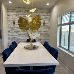 Dining Table + 8 Chairs 