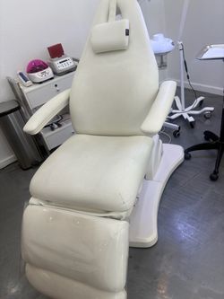 Skin Act Treatment Chair
