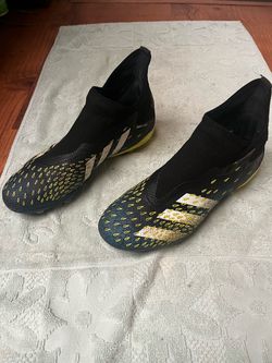 Adidas Predator Freak Laceless Soccer Cleats