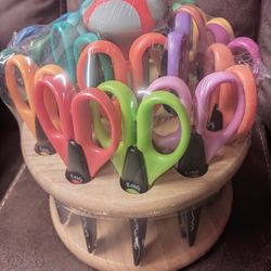 Brand New 18 Count Kraft Edgers Scissor Set ✂️