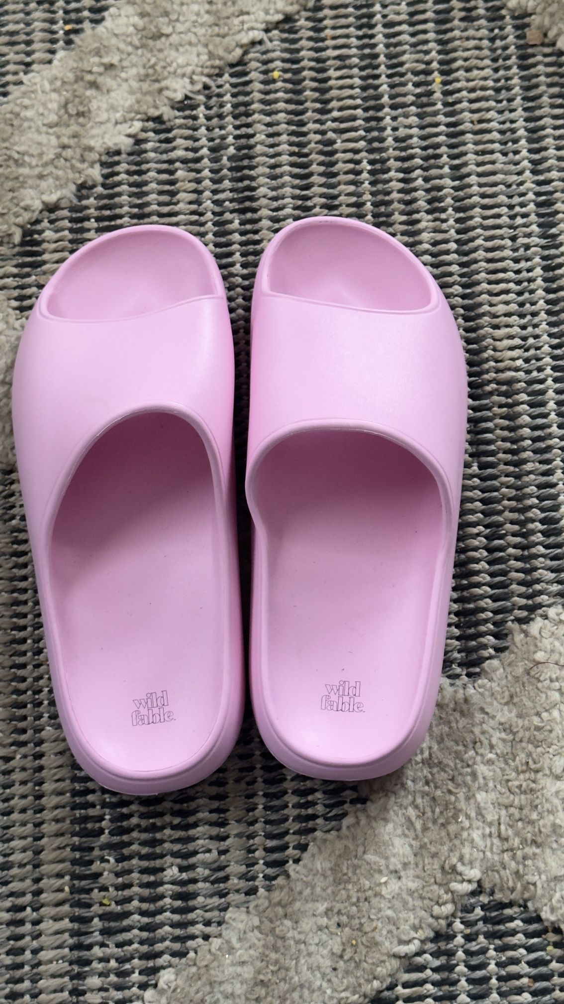 WOMENS PINK SLIDE IN SANDALS IN A SIZE 8 BY WILD FABLE. BRAND NEW BUT NO BOX