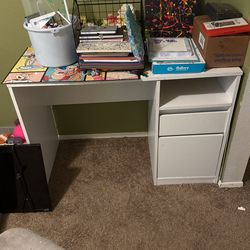 Nice White Wood Desk, Well Made Heavy Duty! 