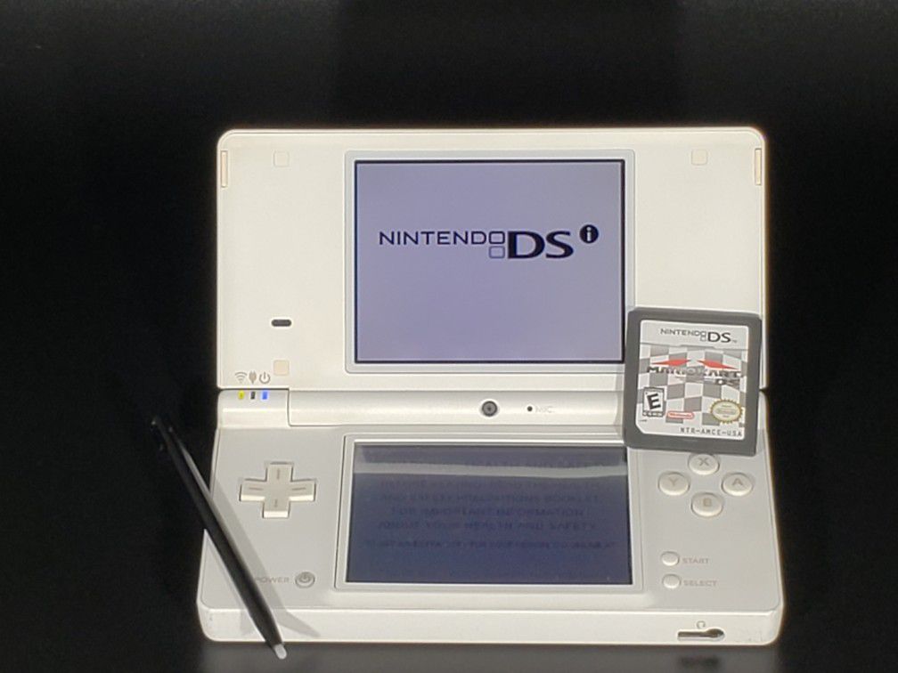 White Nintendo DSI w/ game, Mario Kart DS, and pen *TESTED, WORKING*.